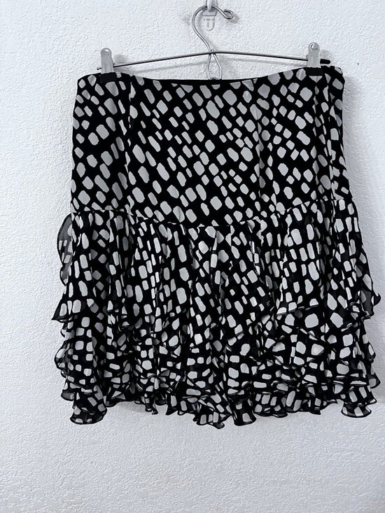 White House Black Market Black & White Tiered Ruffle Skirt women Size 4 - Picture 1 of 5
